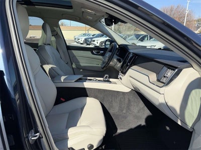 2023 Volvo XC60 B5 Plus Bright Theme