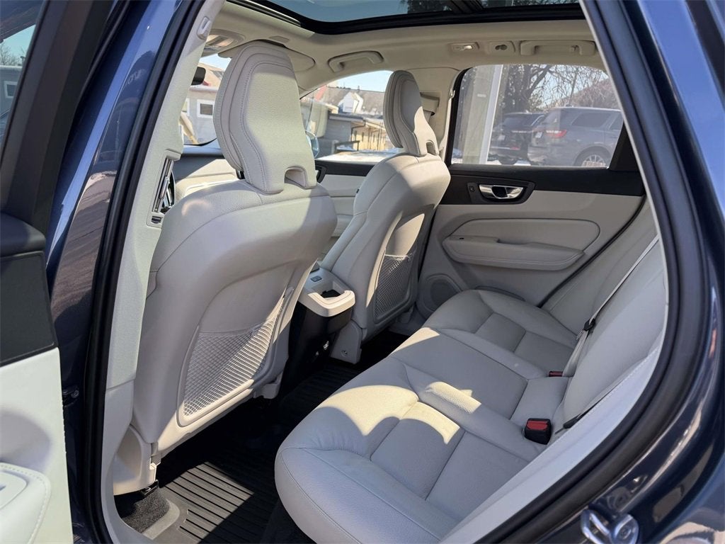 2023 Volvo XC60 B5 Plus Bright Theme