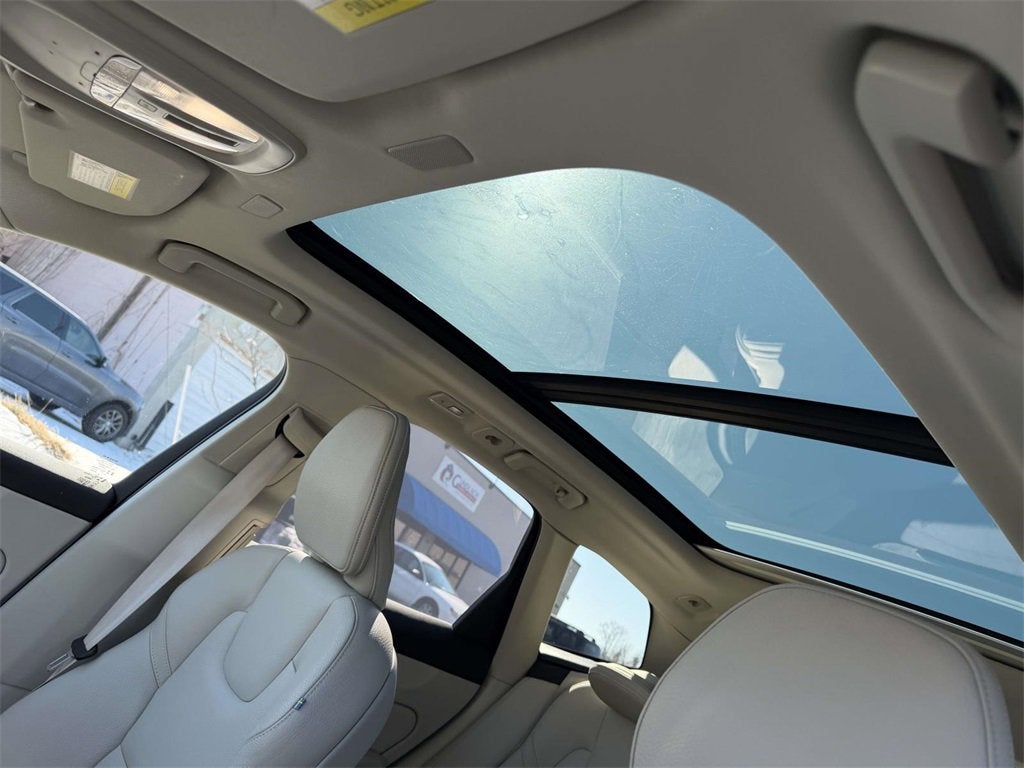 2023 Volvo XC60 B5 Plus Bright Theme