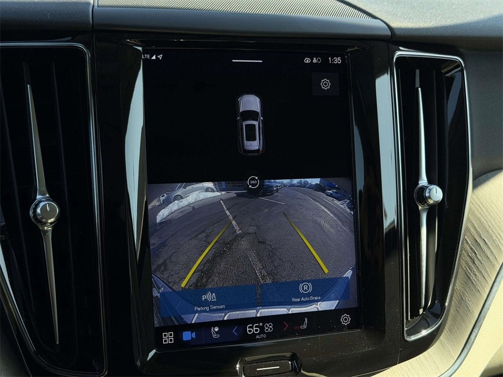 2023 Volvo XC60 B5 Plus Bright Theme