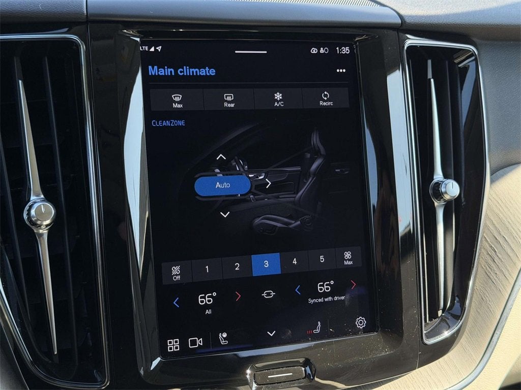 2023 Volvo XC60 B5 Plus Bright Theme