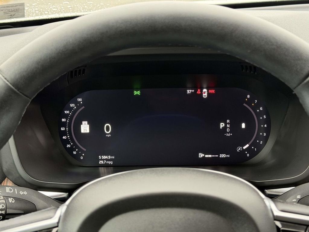 2023 Volvo XC60 B5 Plus Bright Theme