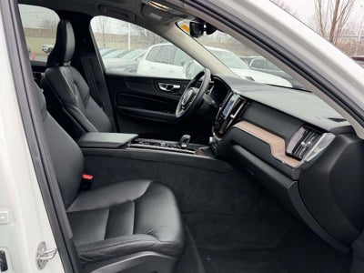 2023 Volvo XC60 B5 Plus Bright Theme