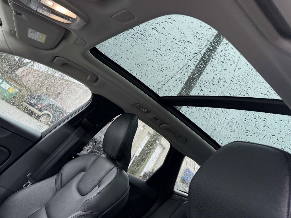 2023 Volvo XC60 B5 Plus Bright Theme