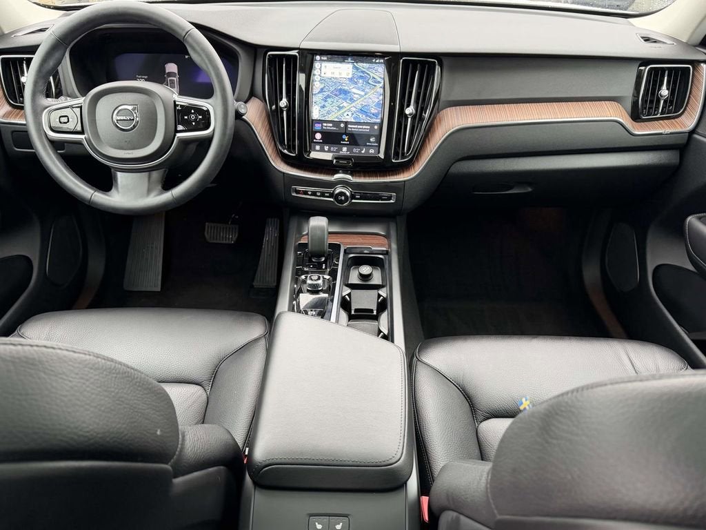 2023 Volvo XC60 B5 Plus Bright Theme