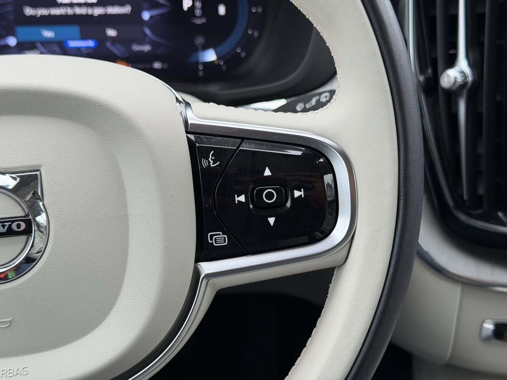 2023 Volvo XC60 B5 Plus Bright Theme