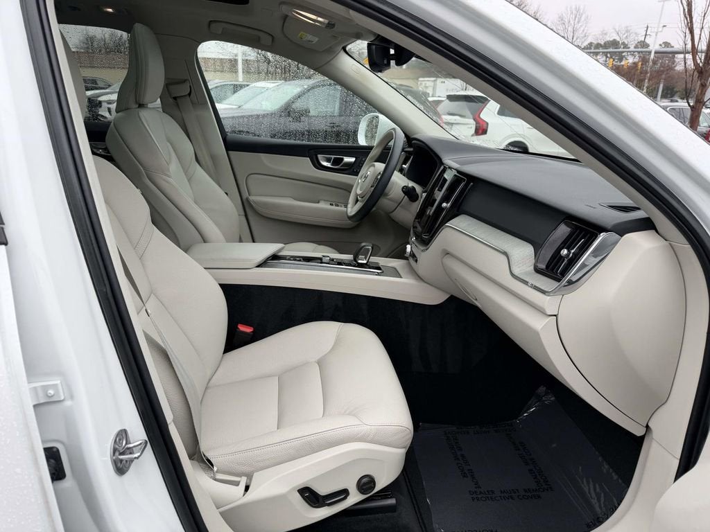 2023 Volvo XC60 B5 Plus Bright Theme