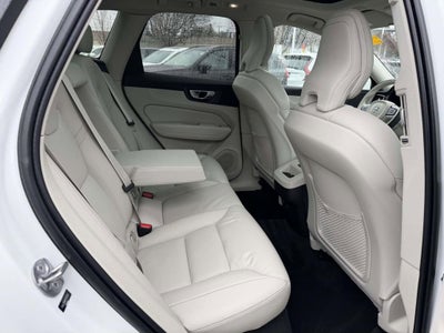 2023 Volvo XC60 B5 Plus Bright Theme