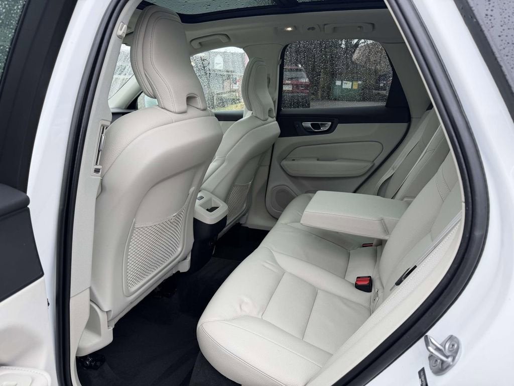 2023 Volvo XC60 B5 Plus Bright Theme