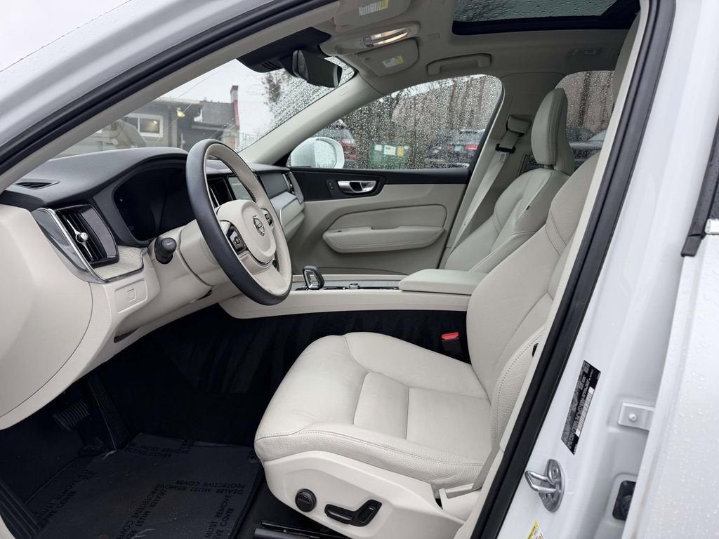 2023 Volvo XC60 B5 Plus Bright Theme