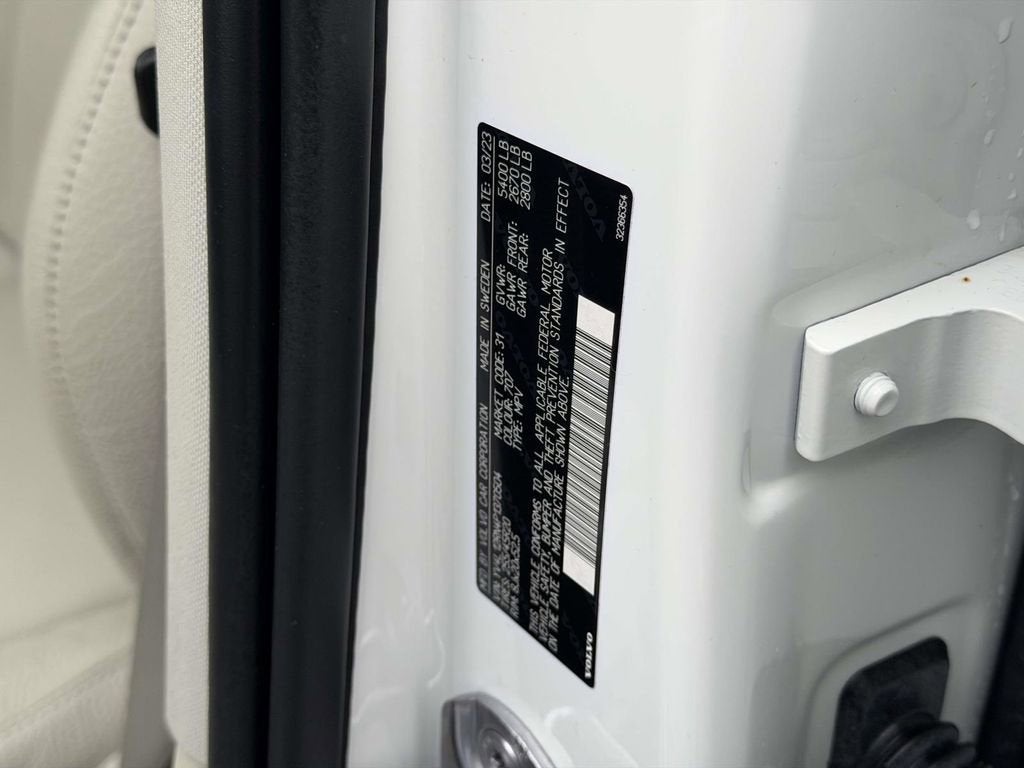 2023 Volvo XC60 B5 Plus Bright Theme