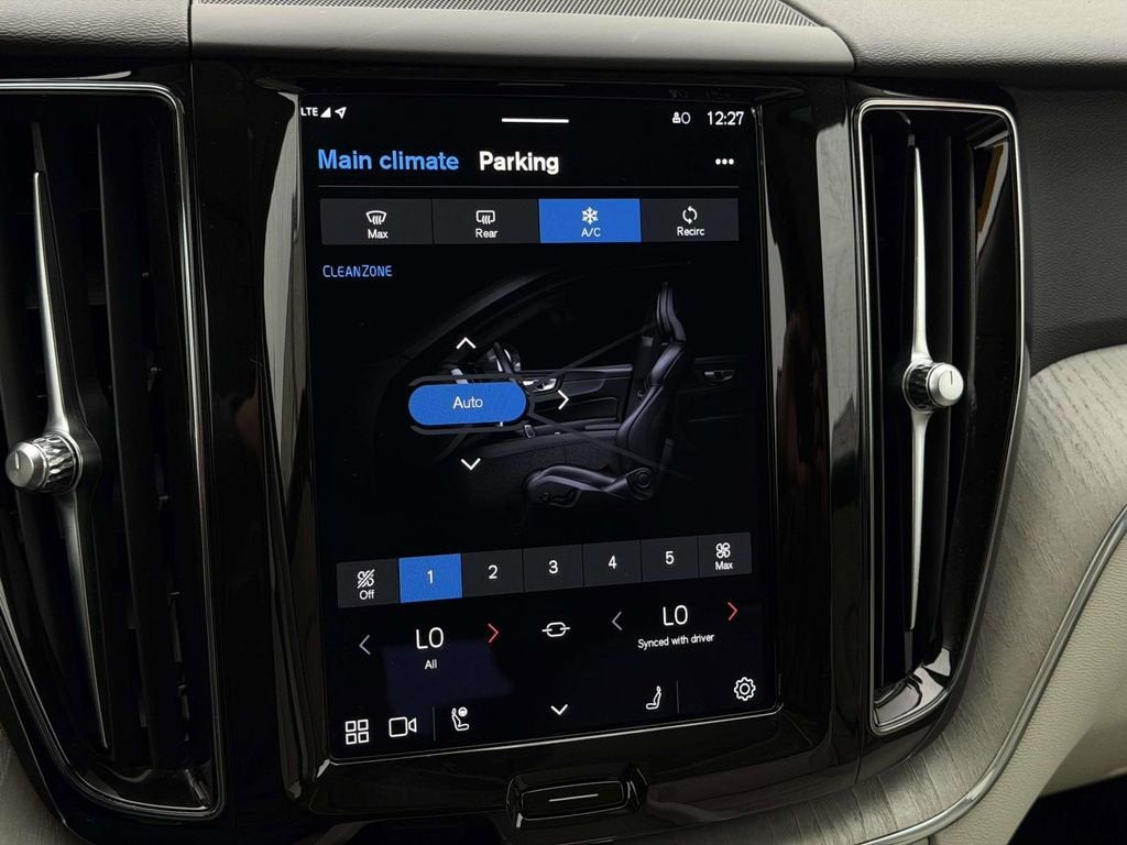 2023 Volvo XC60 B5 Plus Bright Theme