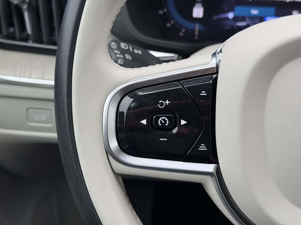 2023 Volvo XC60 B5 Plus Bright Theme