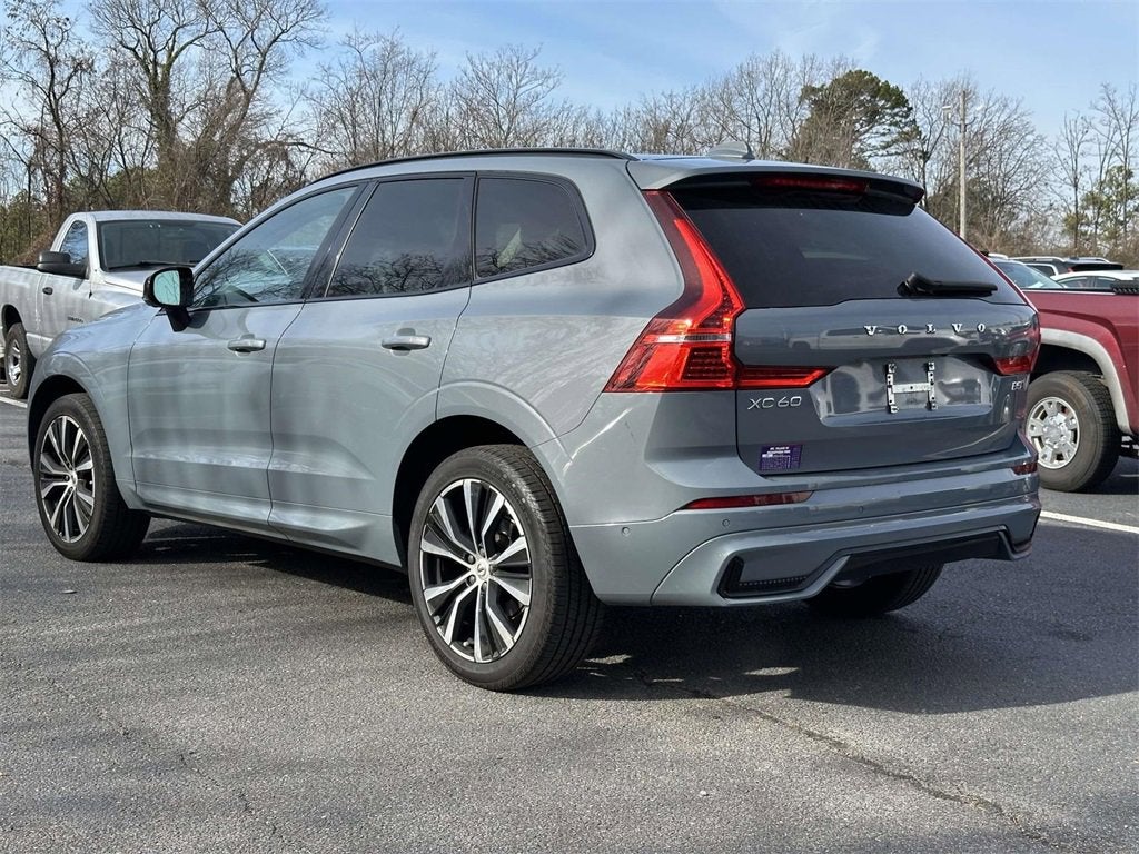 2023 Volvo XC60 B5 Plus Dark Theme