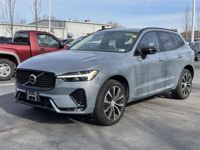 2023 Volvo XC60 B5 Plus Dark Theme