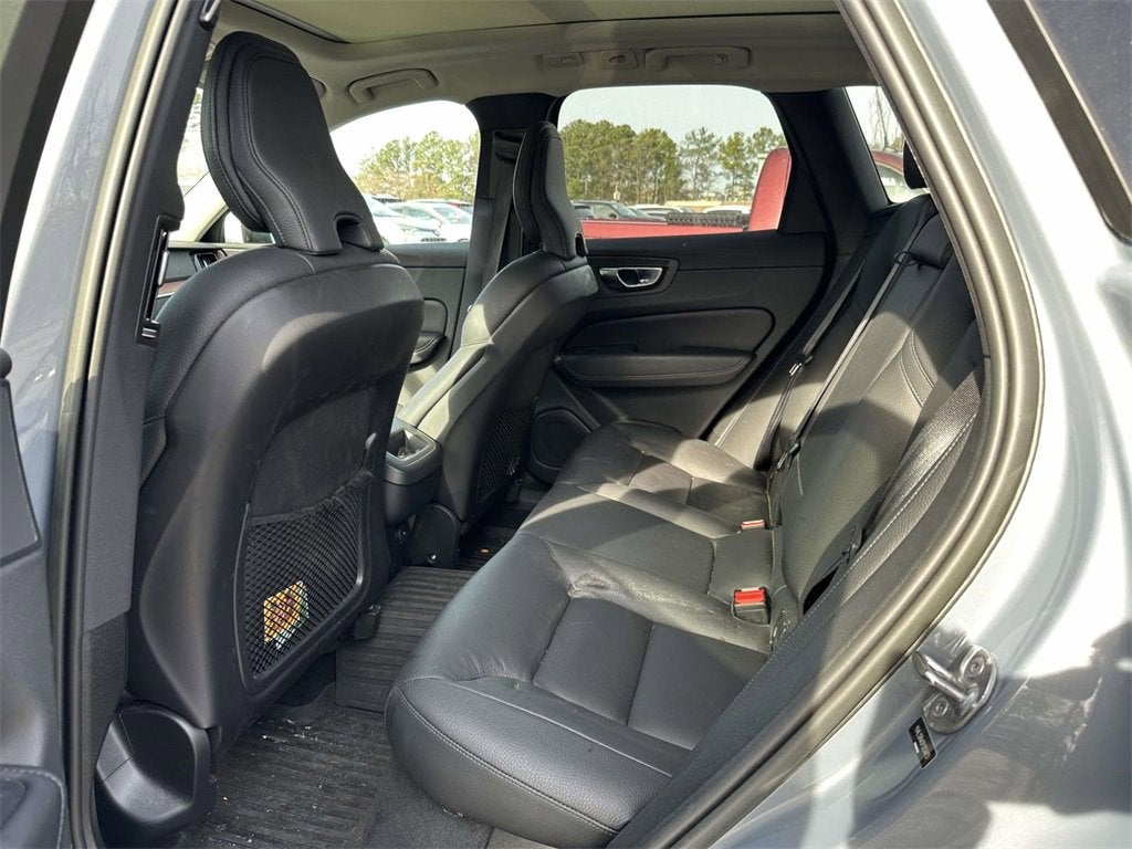 2023 Volvo XC60 B5 Plus Dark Theme