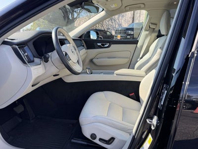 2023 Volvo XC60 B5 Plus Dark Theme