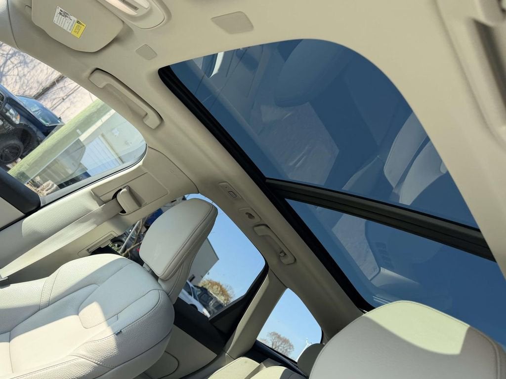 2023 Volvo XC60 B5 Plus Dark Theme