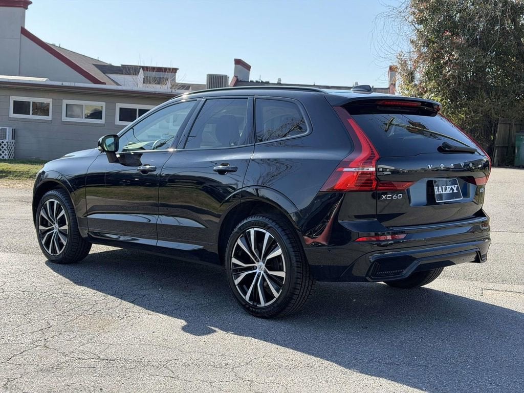 2023 Volvo XC60 B5 Plus Dark Theme