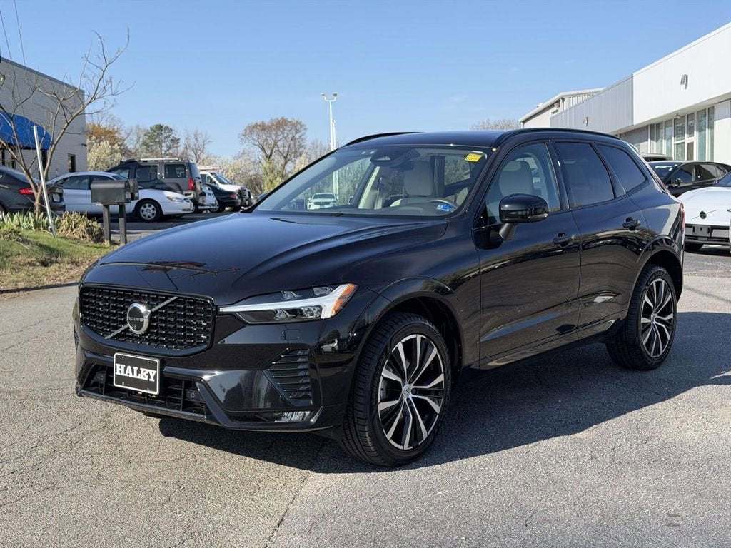 2023 Volvo XC60 B5 Plus Dark Theme