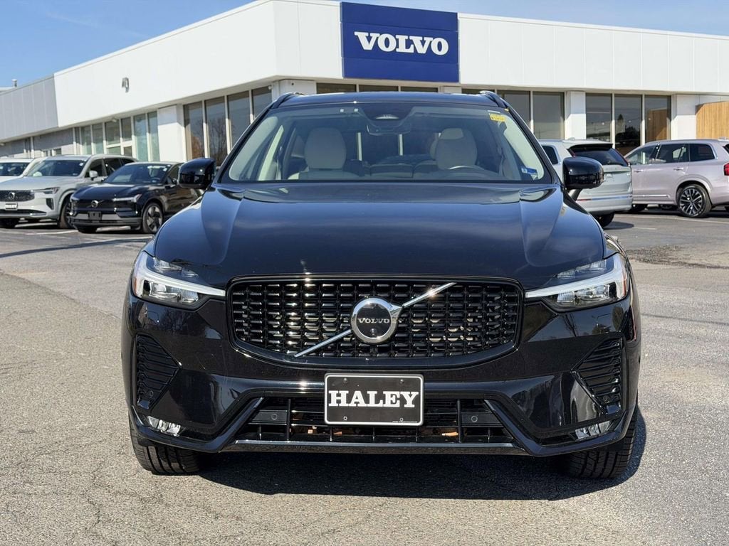 2023 Volvo XC60 B5 Plus Dark Theme