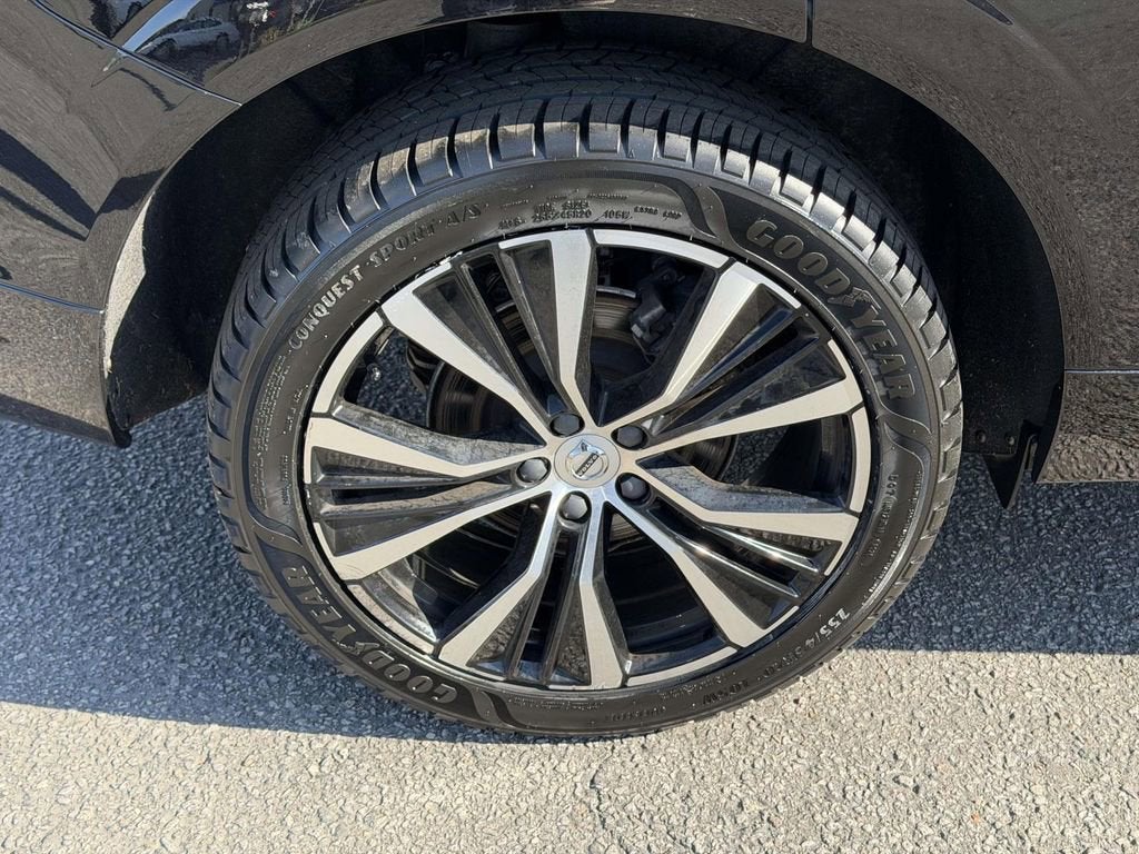 2023 Volvo XC60 B5 Plus Dark Theme