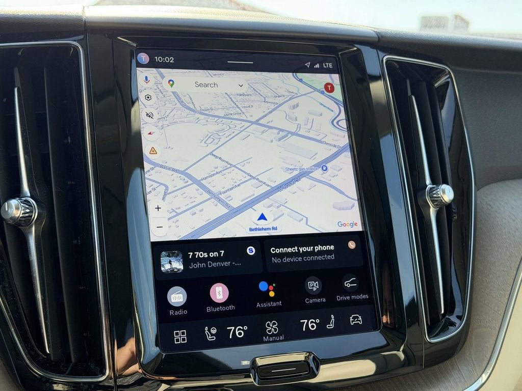 2023 Volvo XC60 B5 Plus Dark Theme