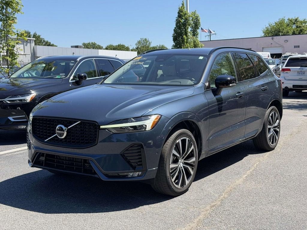 2023 Volvo XC60 B5 Plus Dark Theme