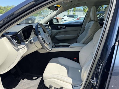 2023 Volvo XC60 B5 Plus Dark Theme