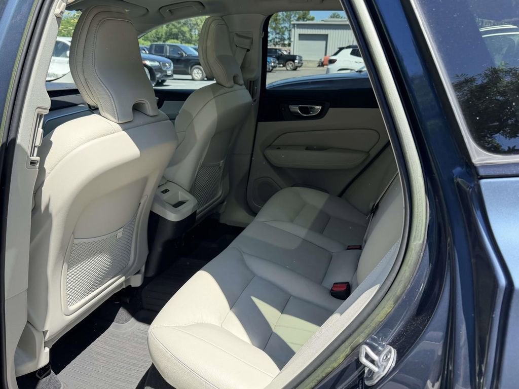 2023 Volvo XC60 B5 Plus Dark Theme
