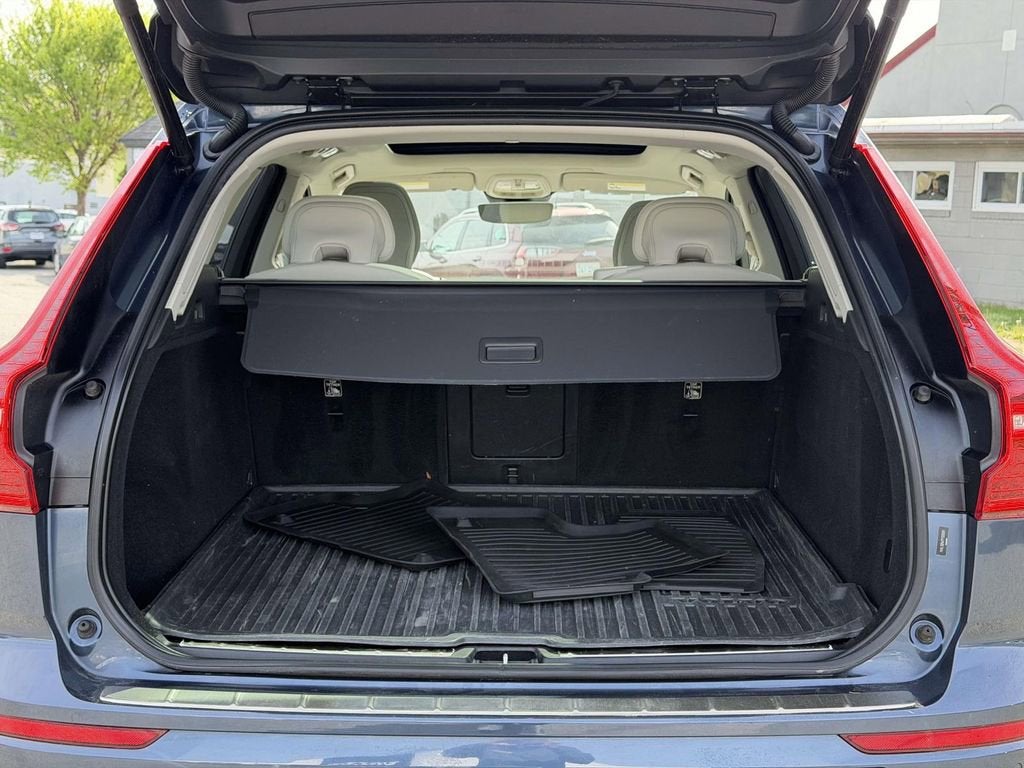 2023 Volvo XC60 B5 Plus Dark Theme