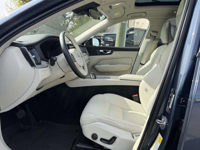 2023 Volvo XC60 B5 Plus Dark Theme