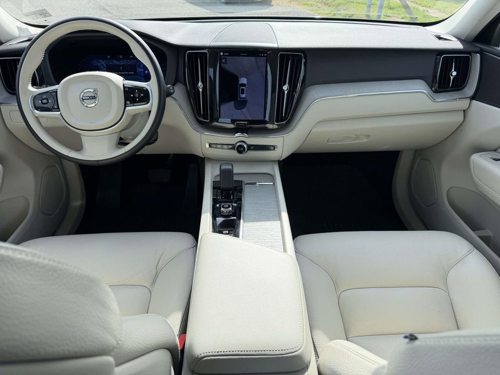 2023 Volvo XC60 B5 Plus Dark Theme