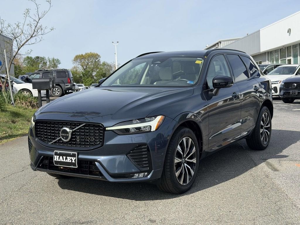 2023 Volvo XC60 B5 Plus Dark Theme