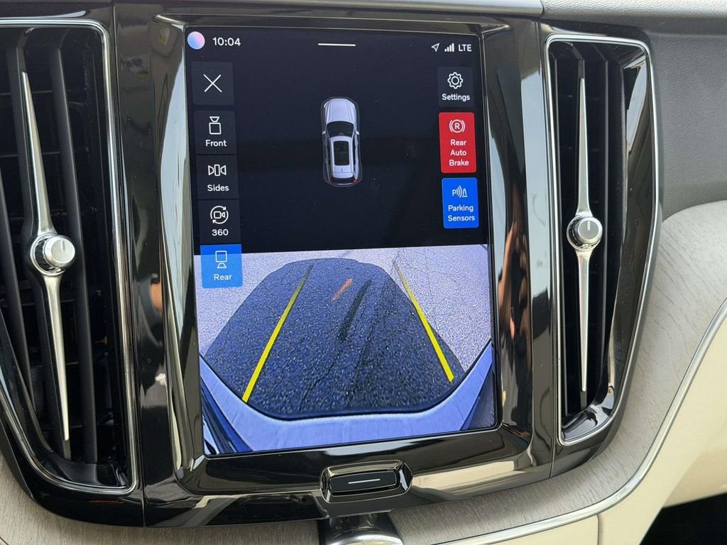 2023 Volvo XC60 B5 Plus Dark Theme