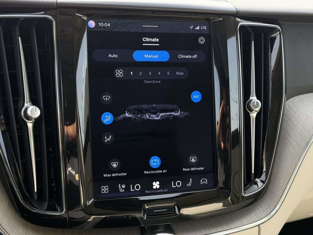 2023 Volvo XC60 B5 Plus Dark Theme