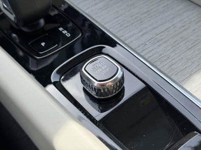 2023 Volvo XC60 B5 Plus Dark Theme