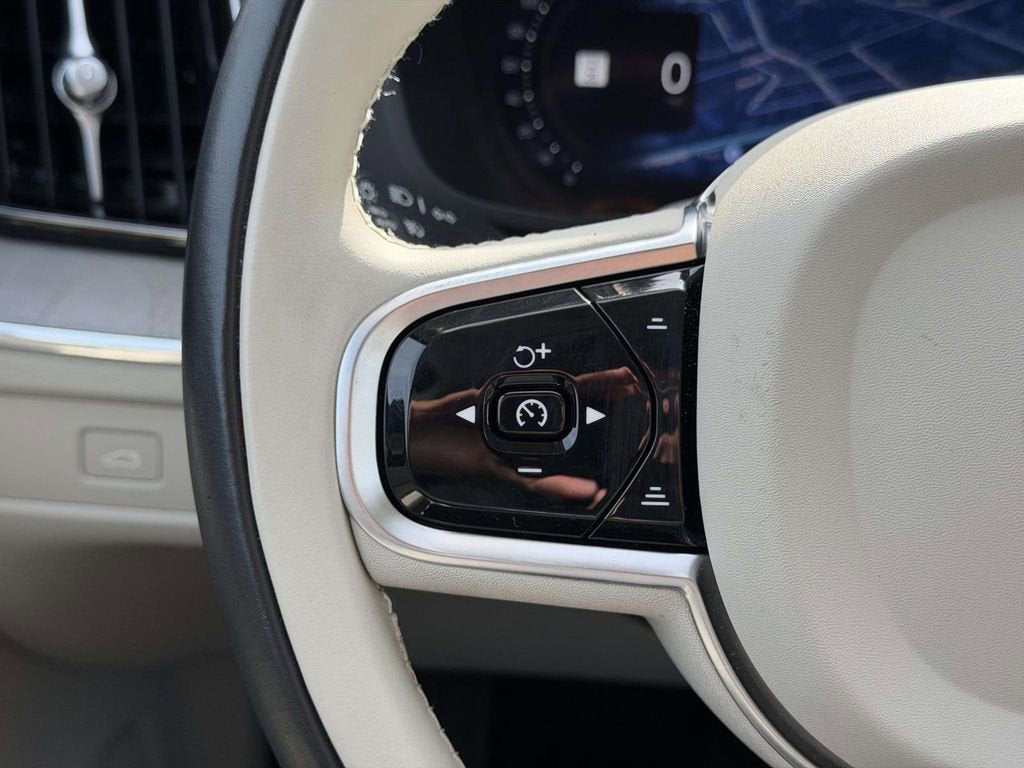 2023 Volvo XC60 B5 Plus Dark Theme