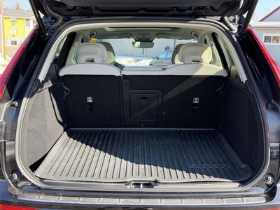 2023 Volvo XC60 B5 Plus Dark Theme