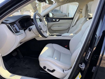 2023 Volvo XC60 B5 Plus Dark Theme