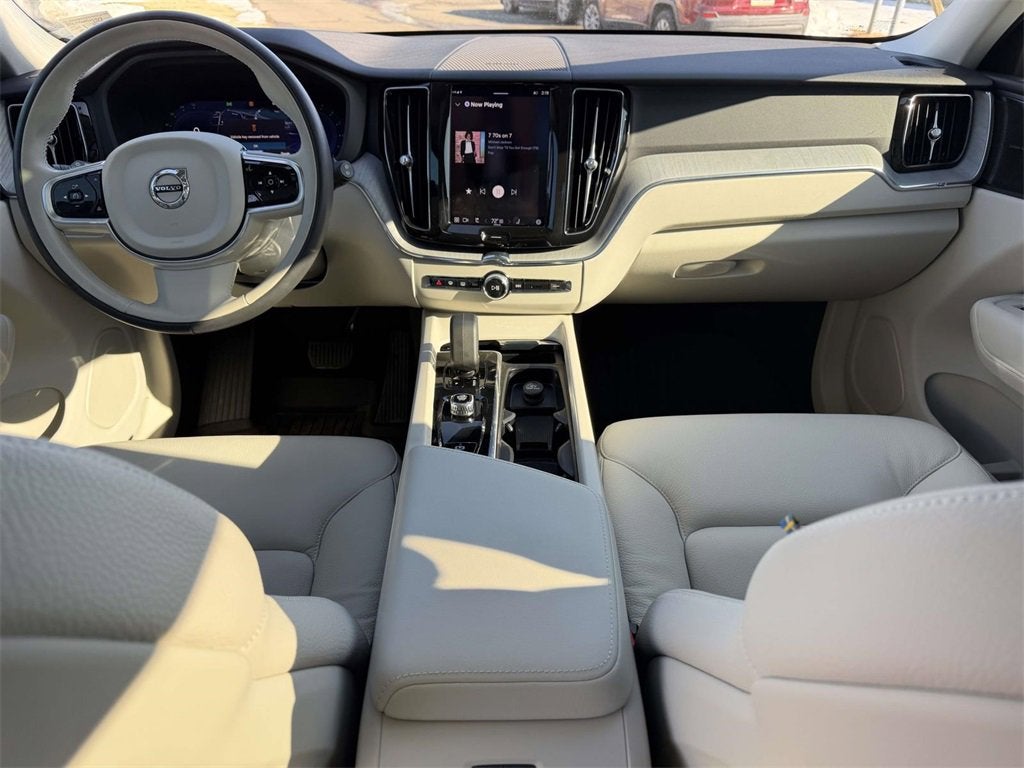 2023 Volvo XC60 B5 Plus Dark Theme