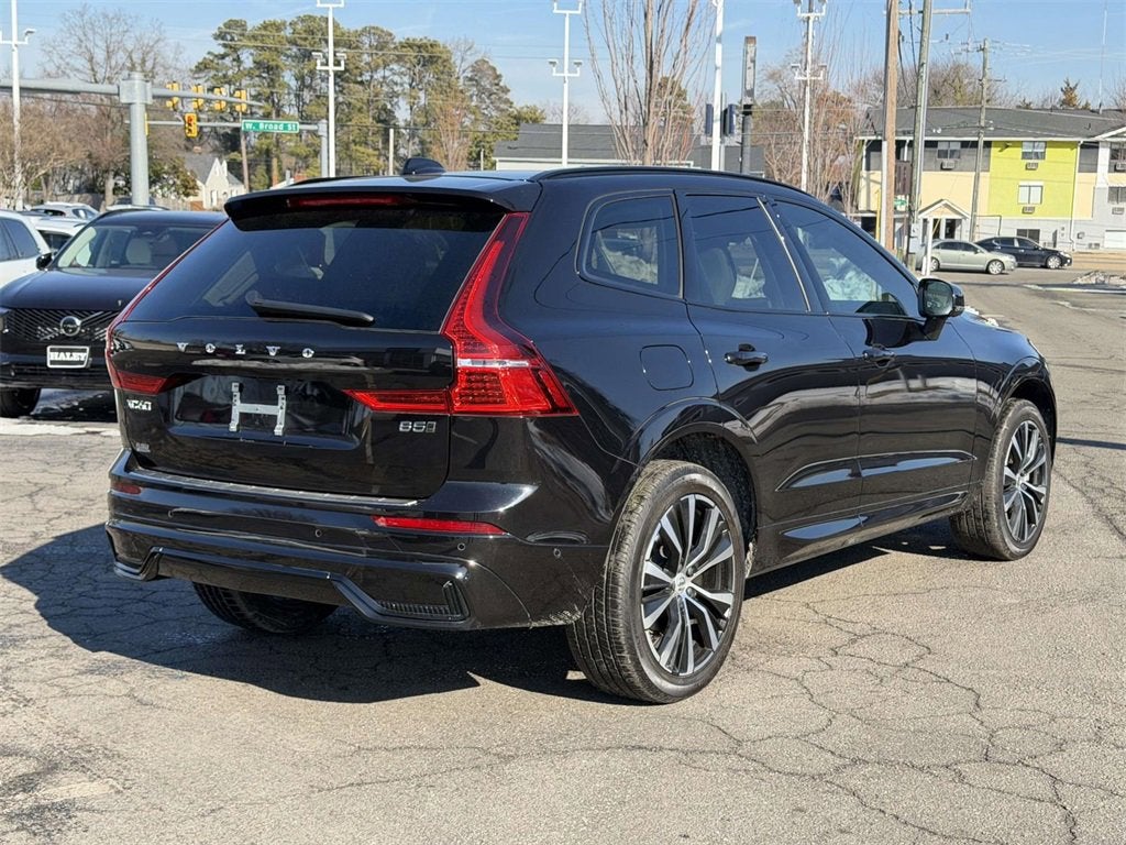 2023 Volvo XC60 B5 Plus Dark Theme