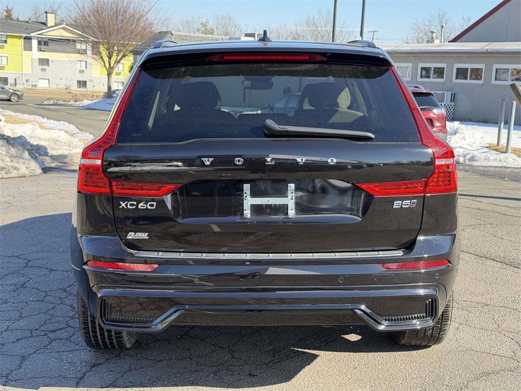 2023 Volvo XC60 B5 Plus Dark Theme