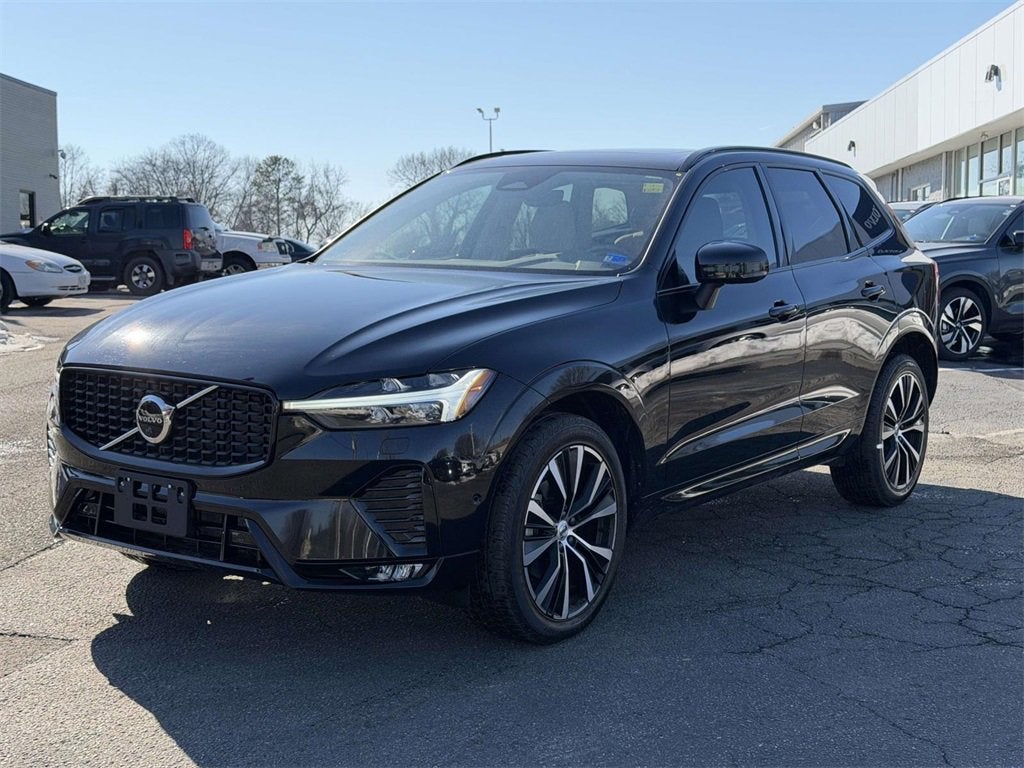 2023 Volvo XC60 B5 Plus Dark Theme