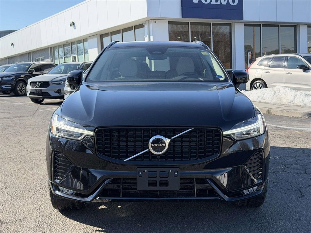 2023 Volvo XC60 B5 Plus Dark Theme