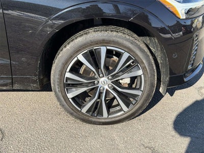 2023 Volvo XC60 B5 Plus Dark Theme