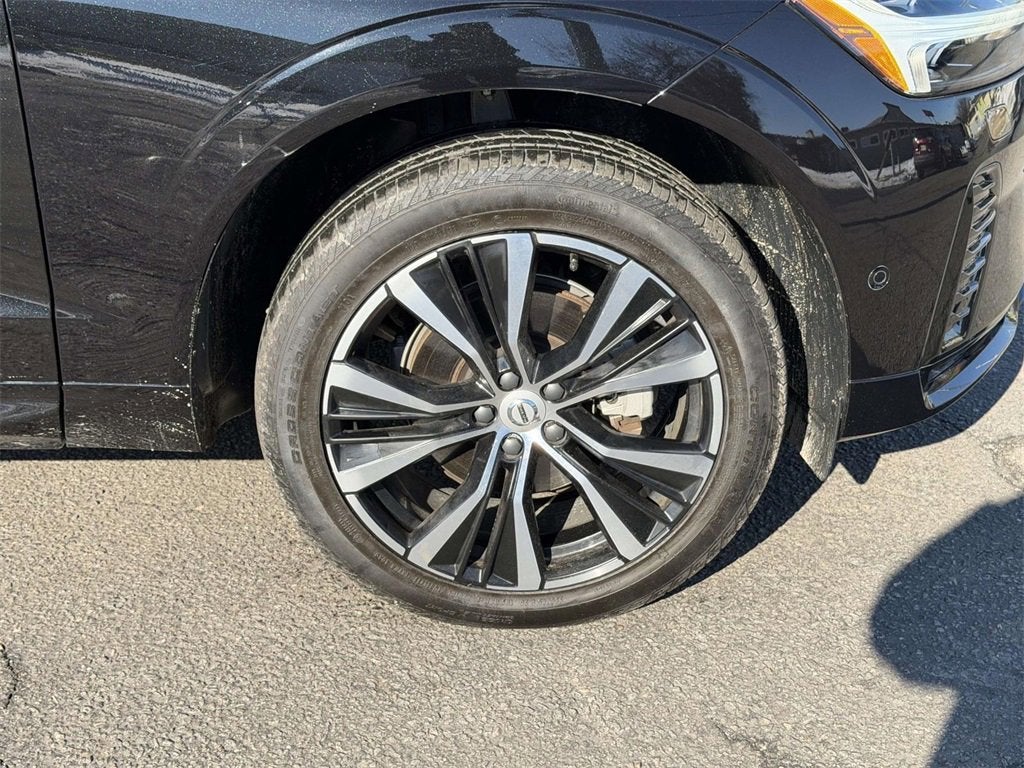 2023 Volvo XC60 B5 Plus Dark Theme