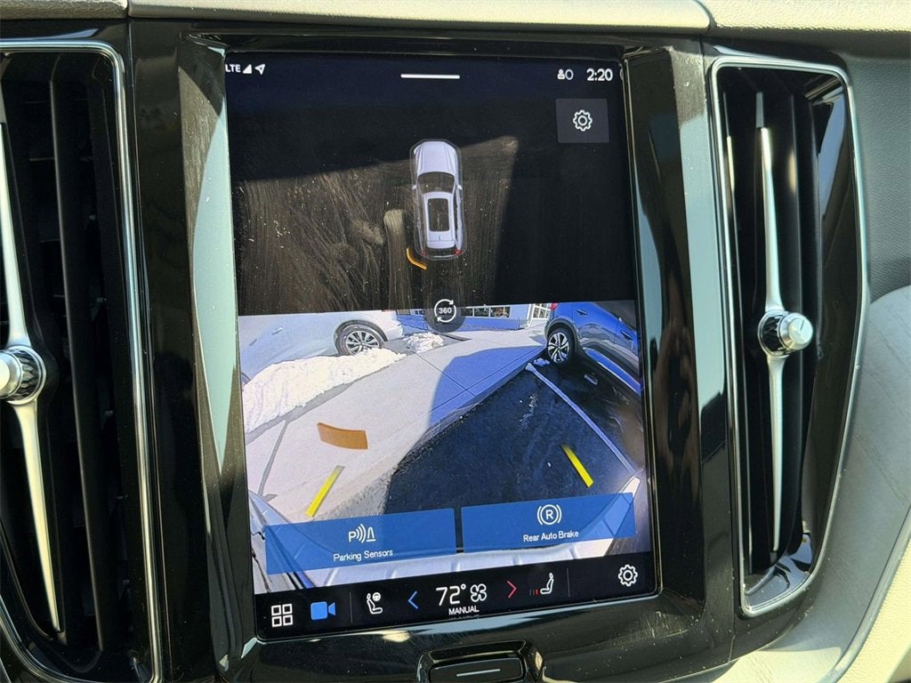 2023 Volvo XC60 B5 Plus Dark Theme