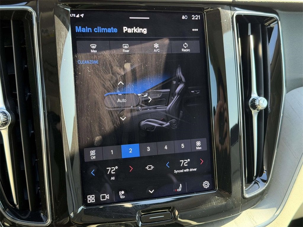 2023 Volvo XC60 B5 Plus Dark Theme