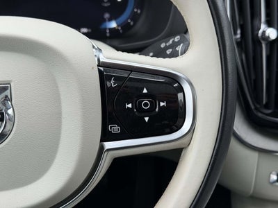 2023 Volvo XC60 B5 Plus Dark Theme